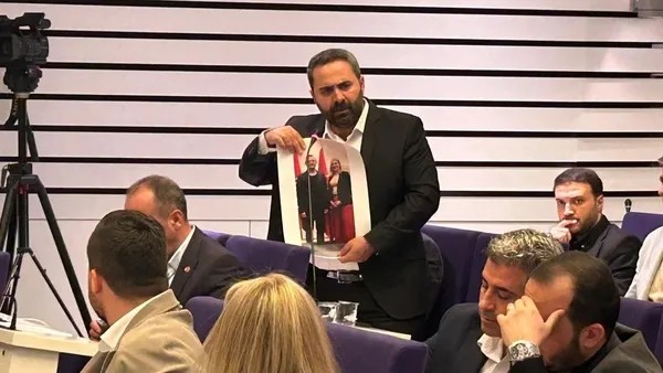 CHP'li belediyede skandal üstüne skandal! CHP İzmir Kadın kolları başkanı belediyeden maaş alıyor